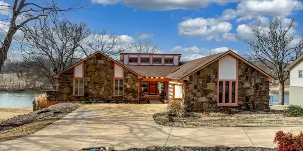 1513 Carey Drive