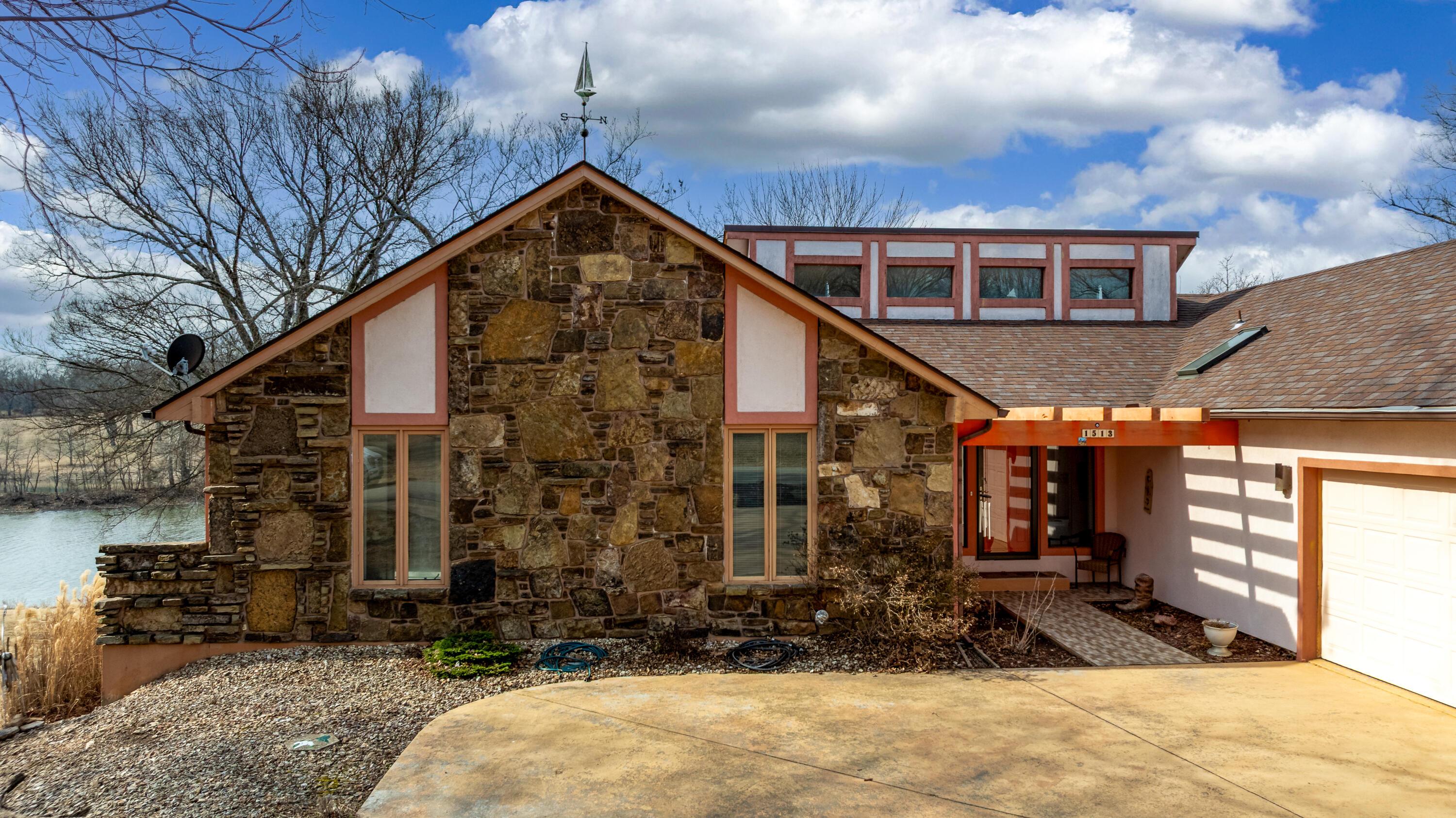 Image 3: 1513 Carey Drive-9