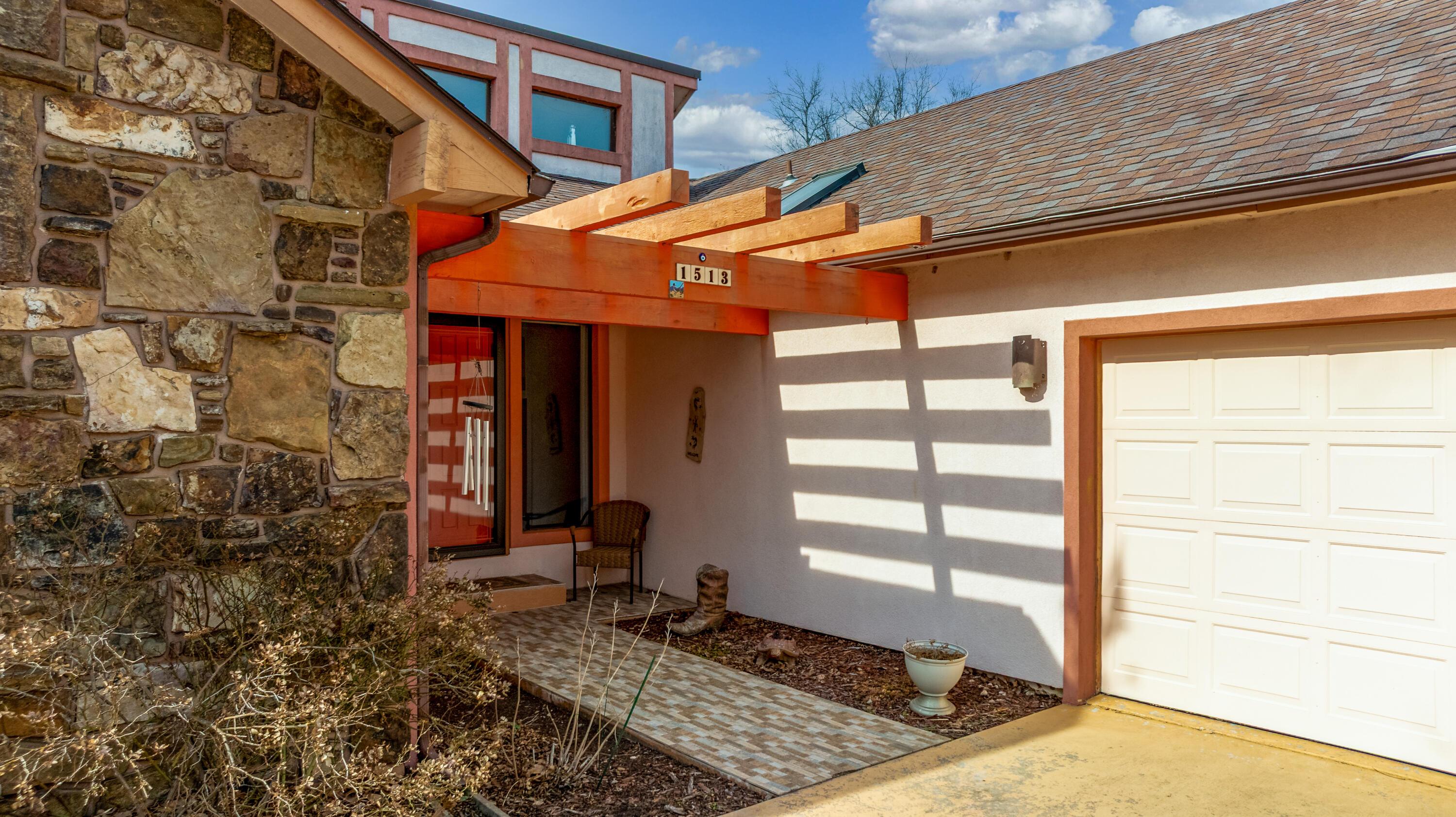 Image 4: 1513 Carey Drive-11