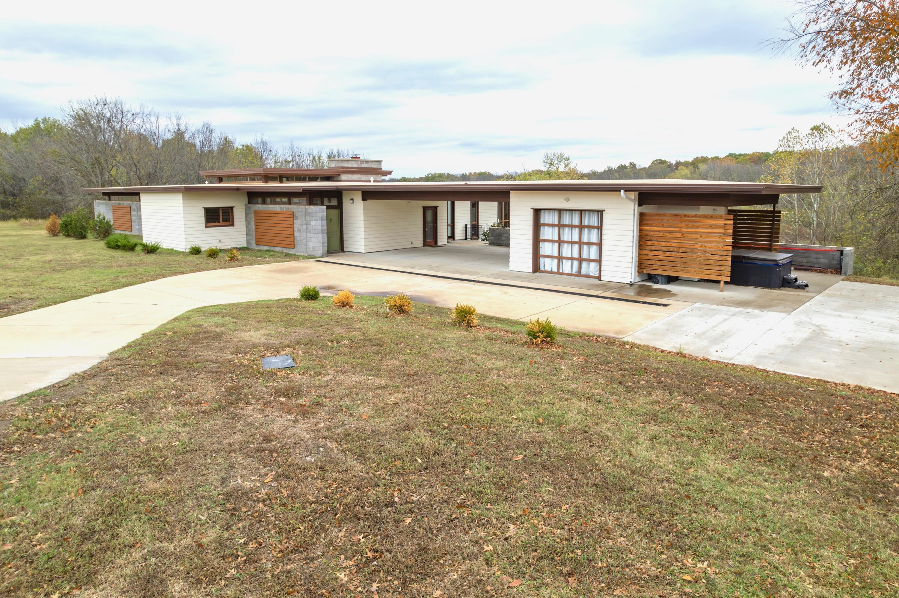 Image 3: Front