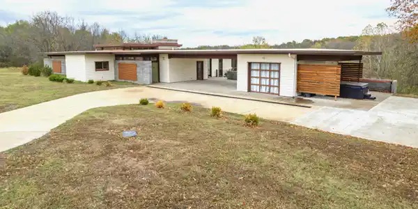 Image 3: Front