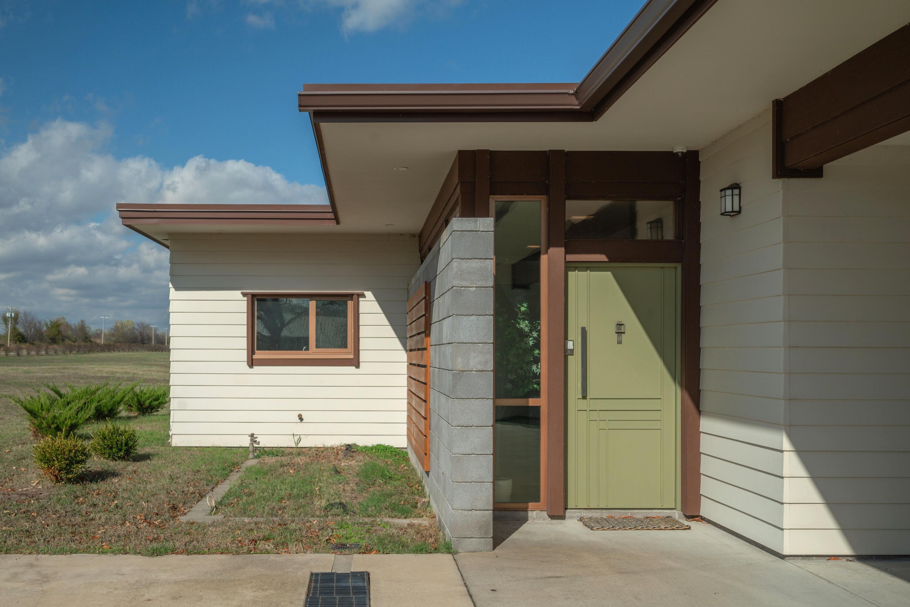 Image 4: Front door