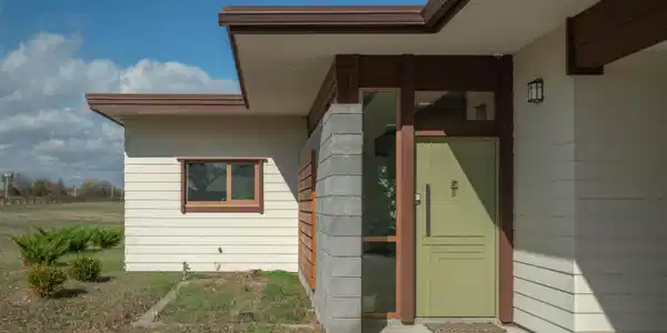 Image 4: Front door