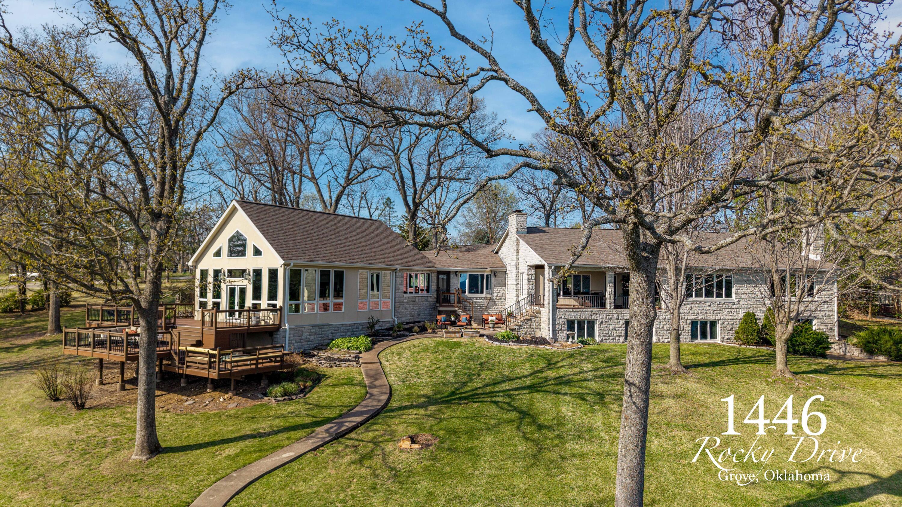 Image 3: Lakeside of Home