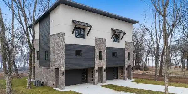 Image 2: Front