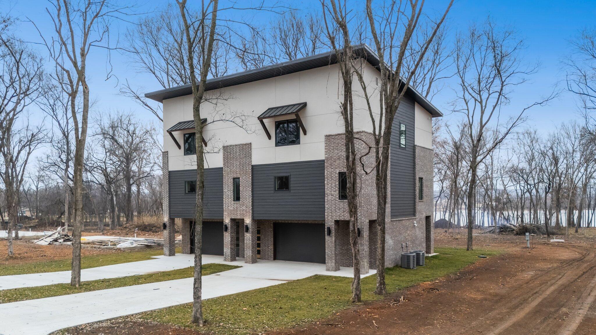 Image 3: Front