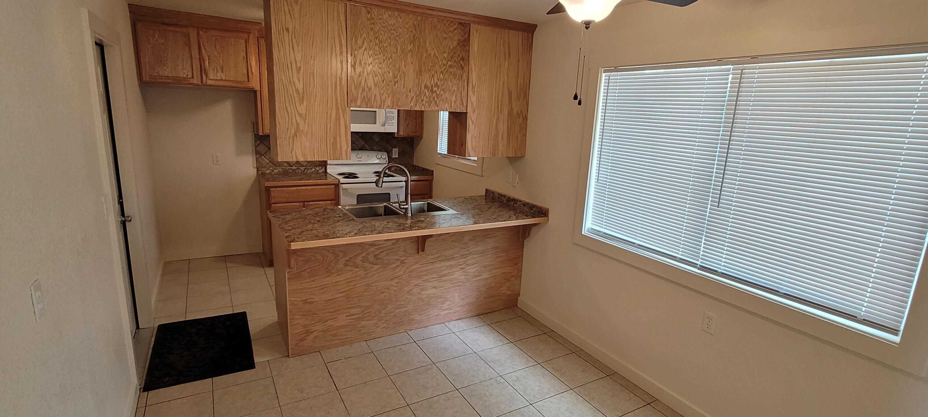 Image 4: dining