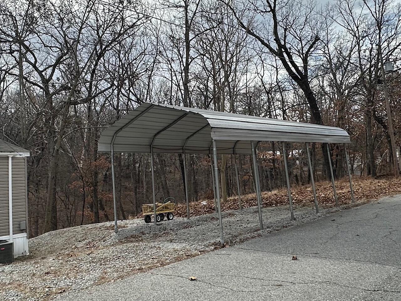 Image 4: carport