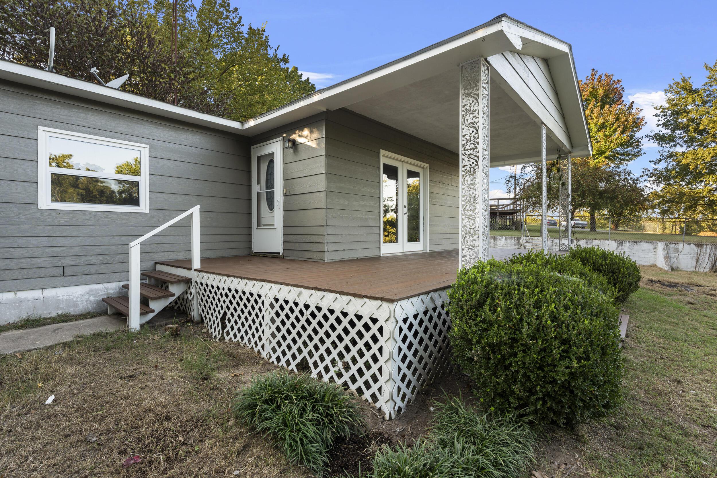 Image 3: Deck