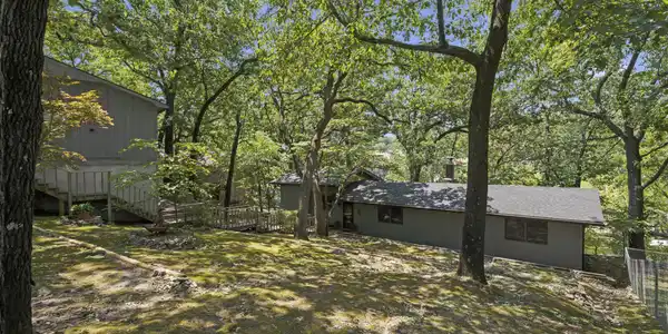 Image 2: Garage & House