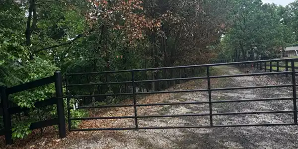 Image 4: Gated entrance
