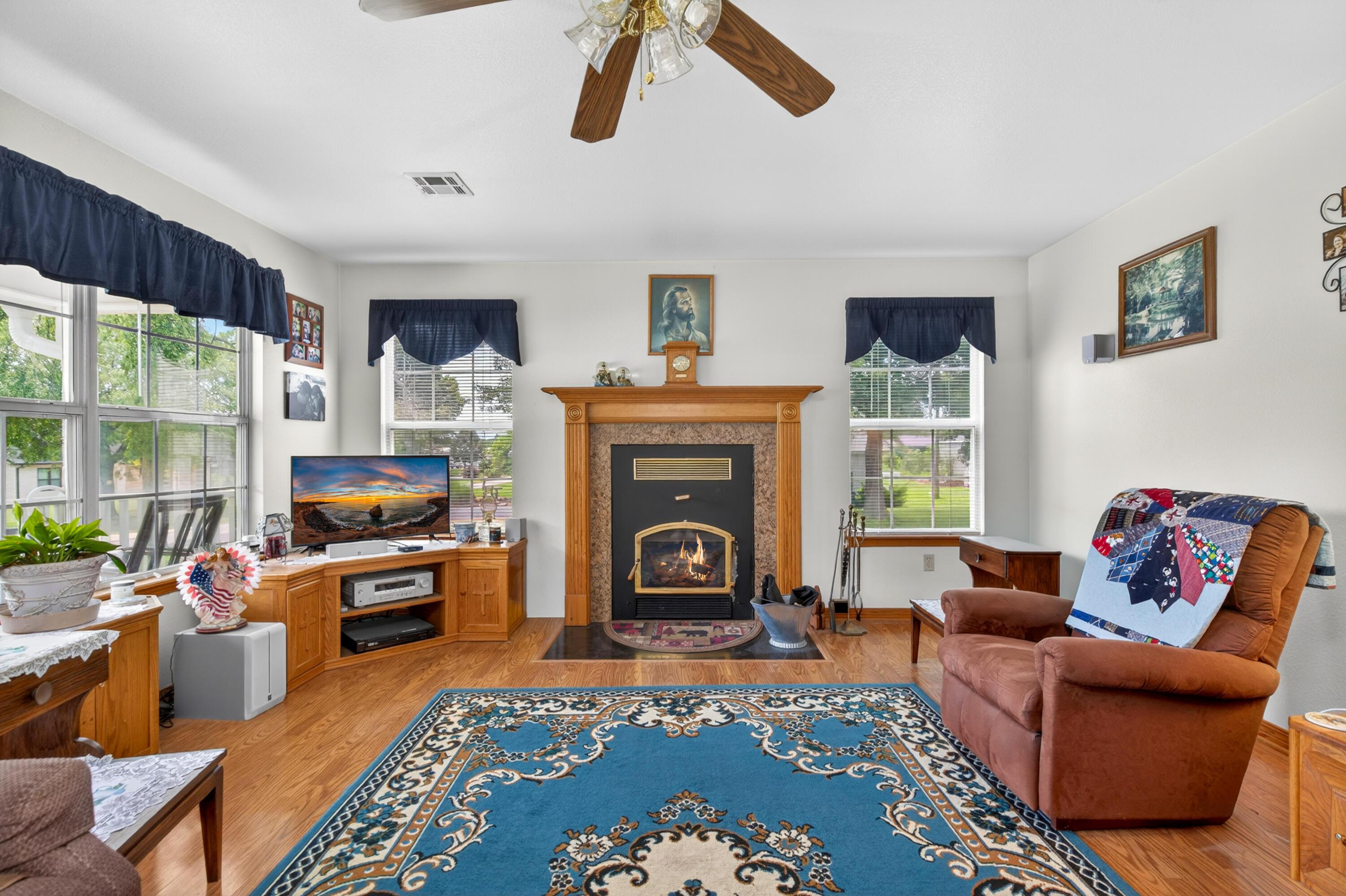Image 3: 55430 East 298 Road-25
