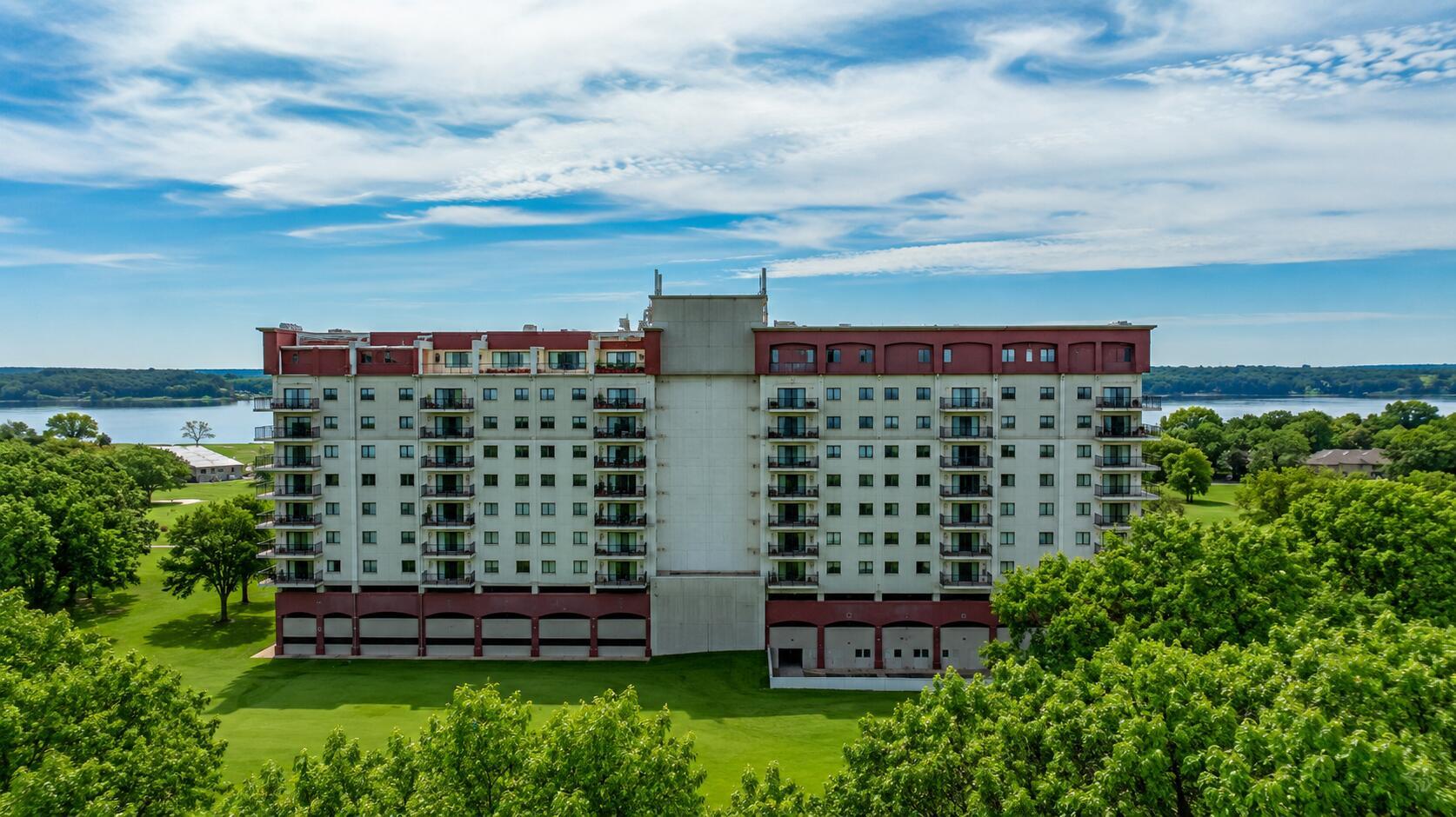 Image 1: Vista Towers 5