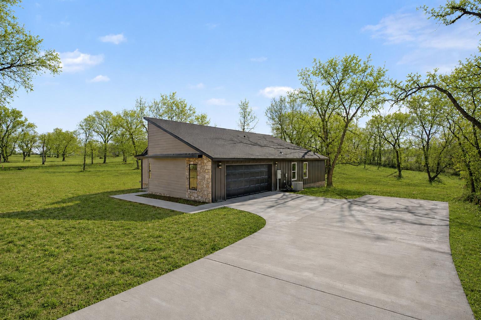 Image 2: Driveway Quartering