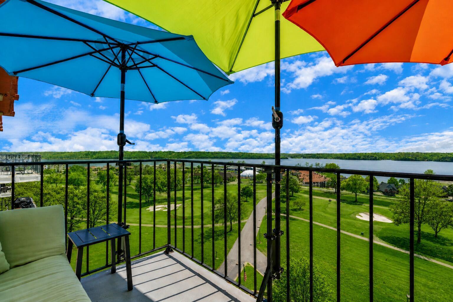Image 4: Umbrella Patio View 3