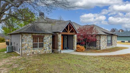 452498 Blue Bird Drive