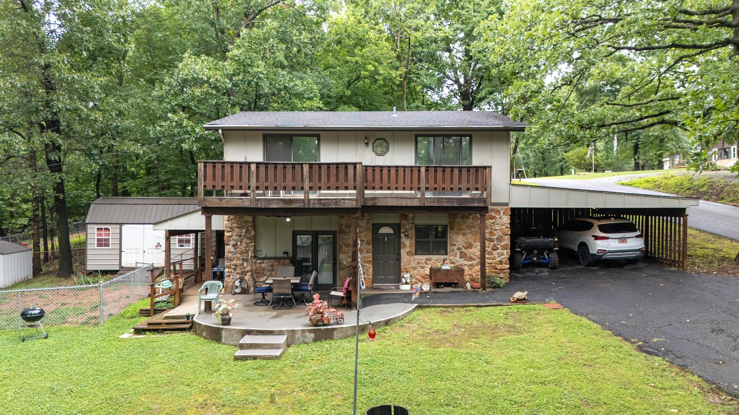 Image 3: Home w/ fenced area
