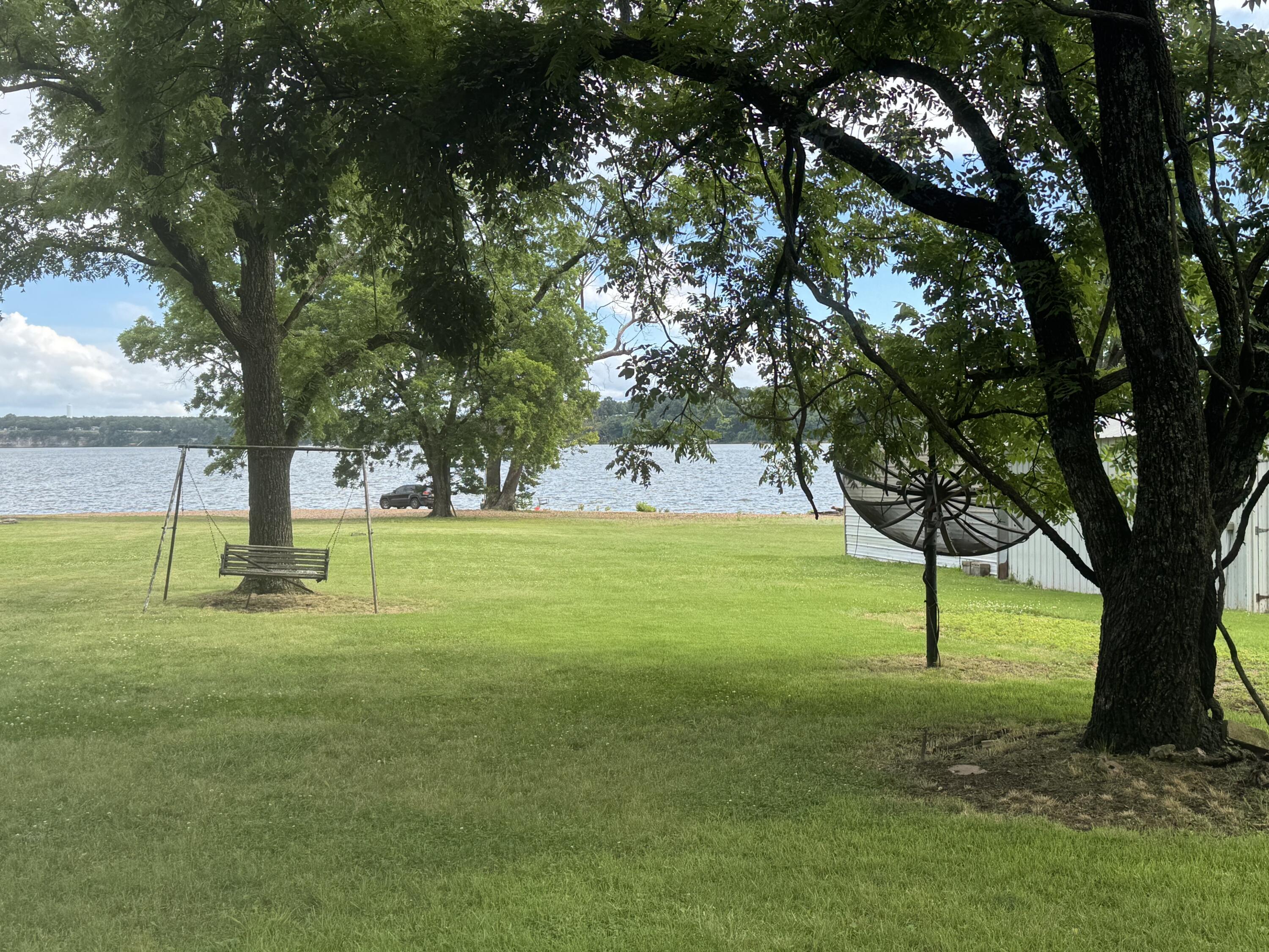 Image 2: Your Waterfront Lot