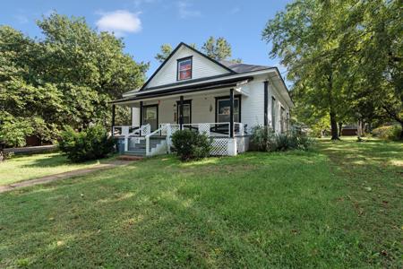 220 E 4th Street