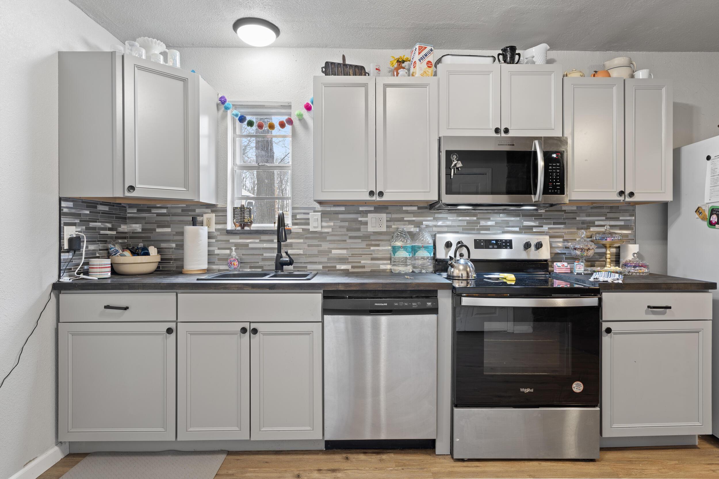 Image 4: kitchen appliances sink