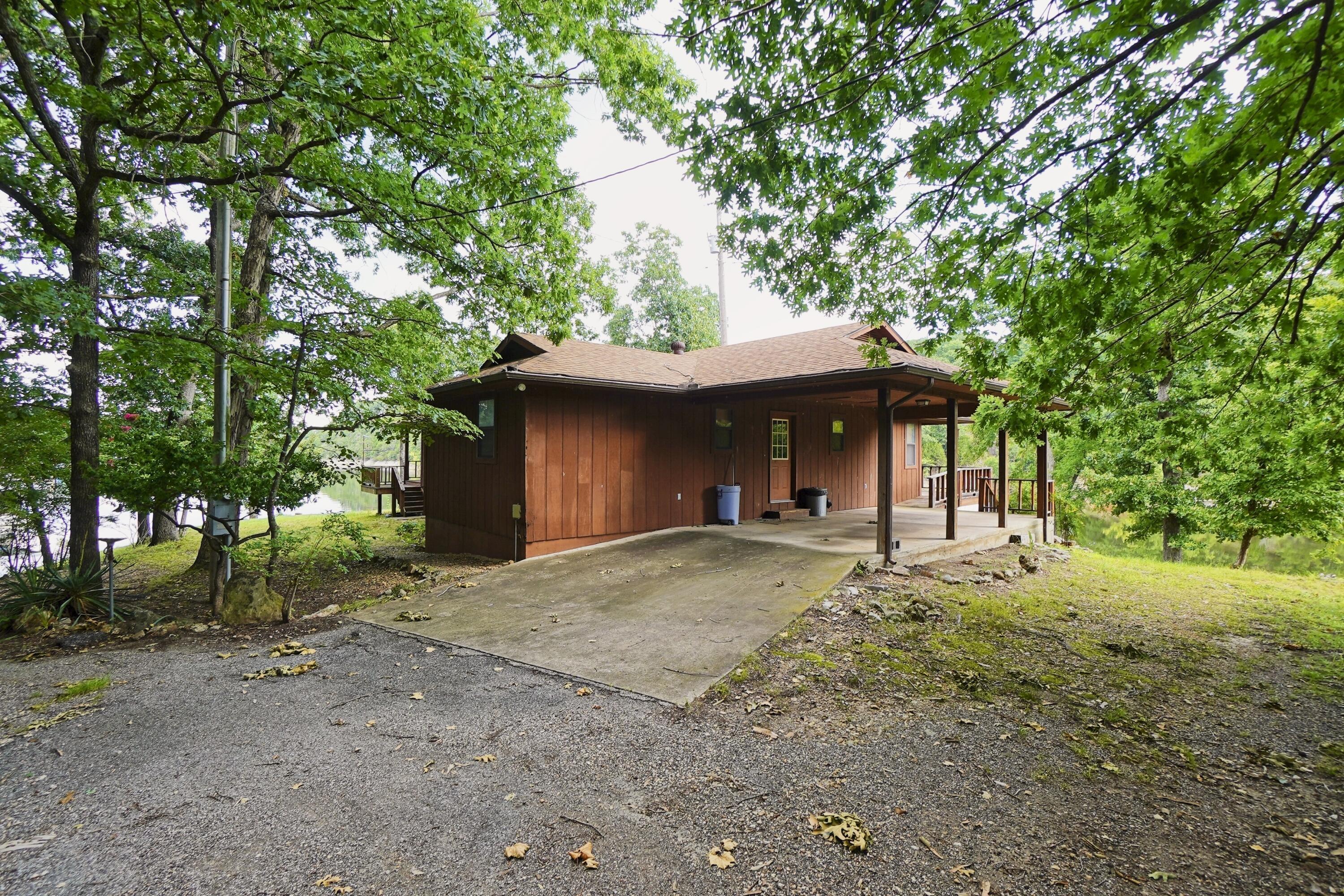 Image 3: Carport.Entrance