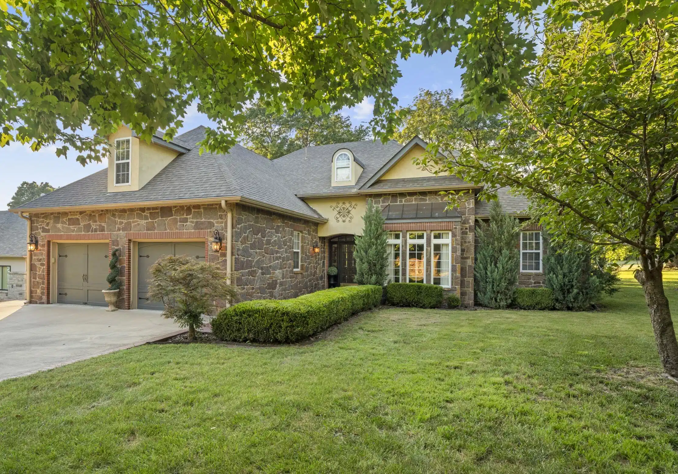 Image 1: 451780 Point O'Woods Circle