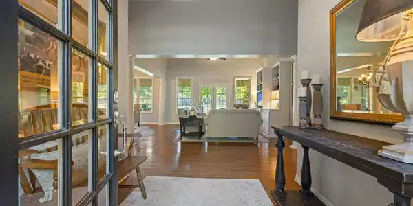 Image 4: 451780 Point O'Woods Circle