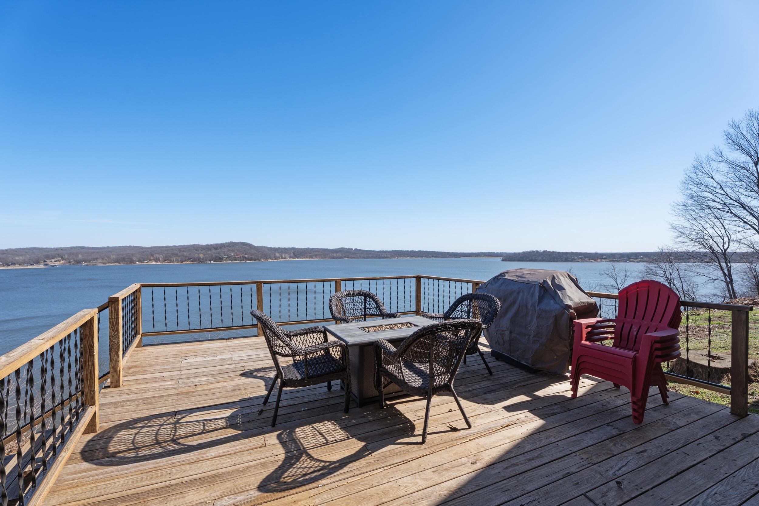 Image 1: Deck overlooking Lake