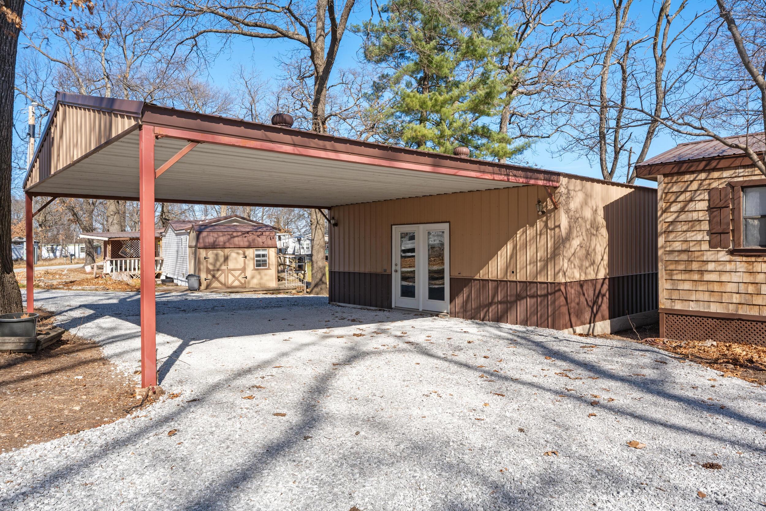 Image 4: 24x24 carport and garage