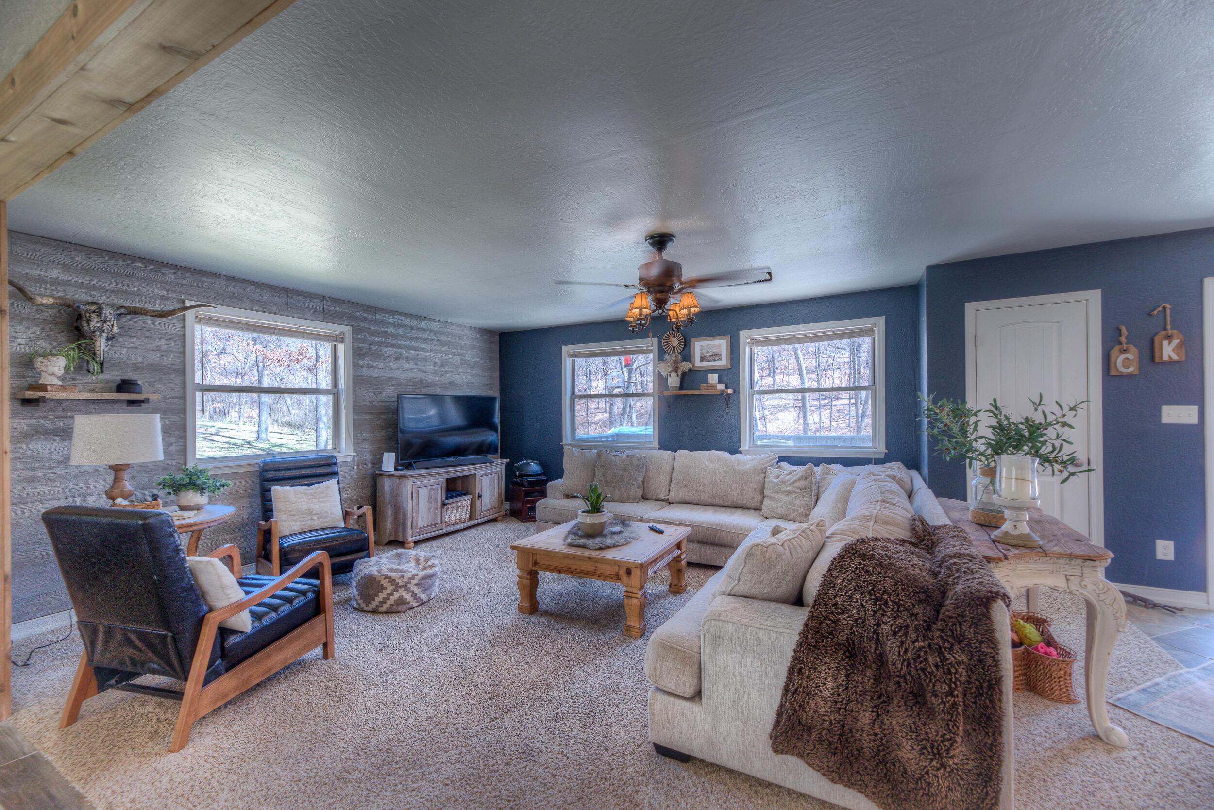 Image 2: Living Room 1