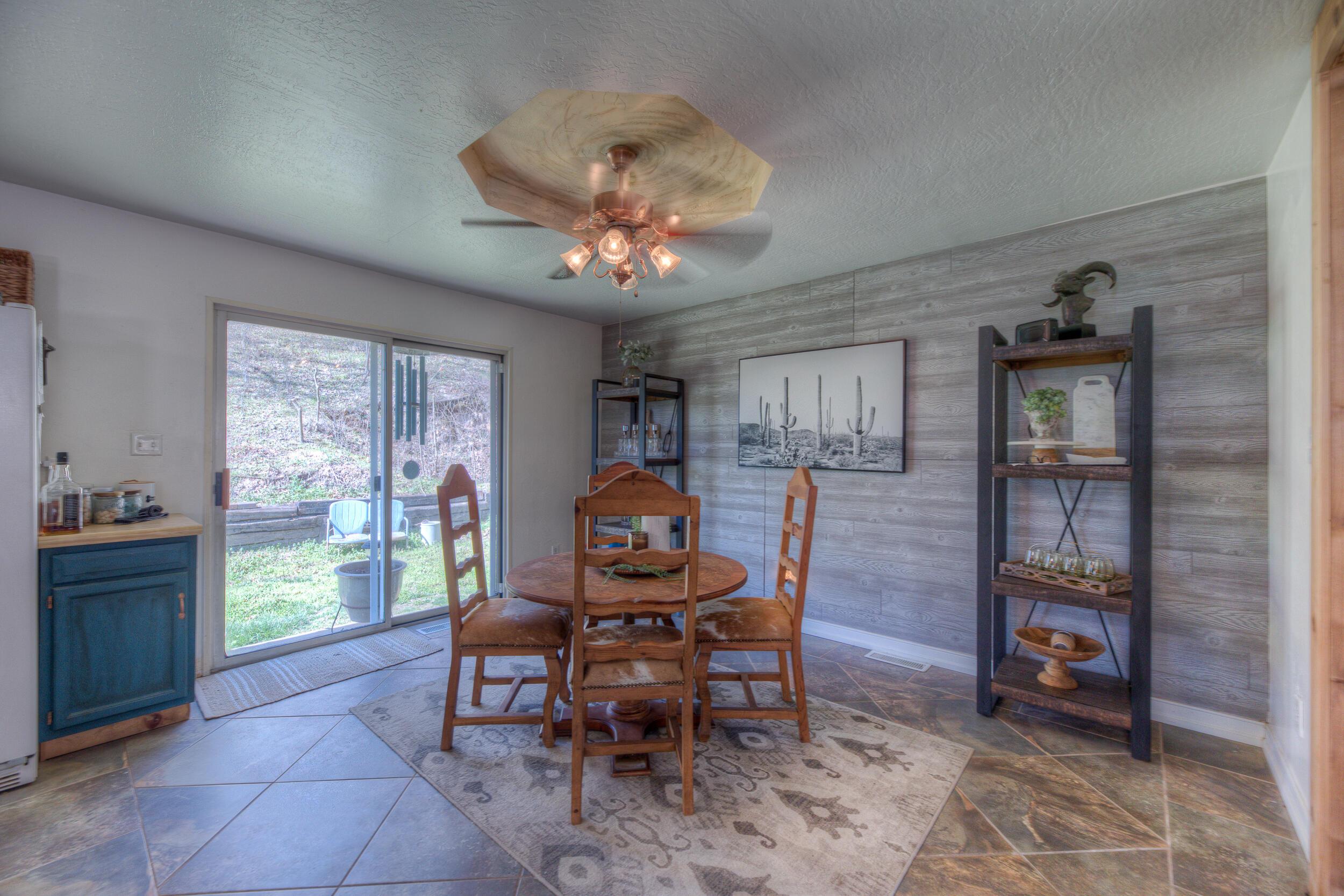 Image 4: Dining Area