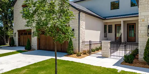 33601 Dogwood Cliff