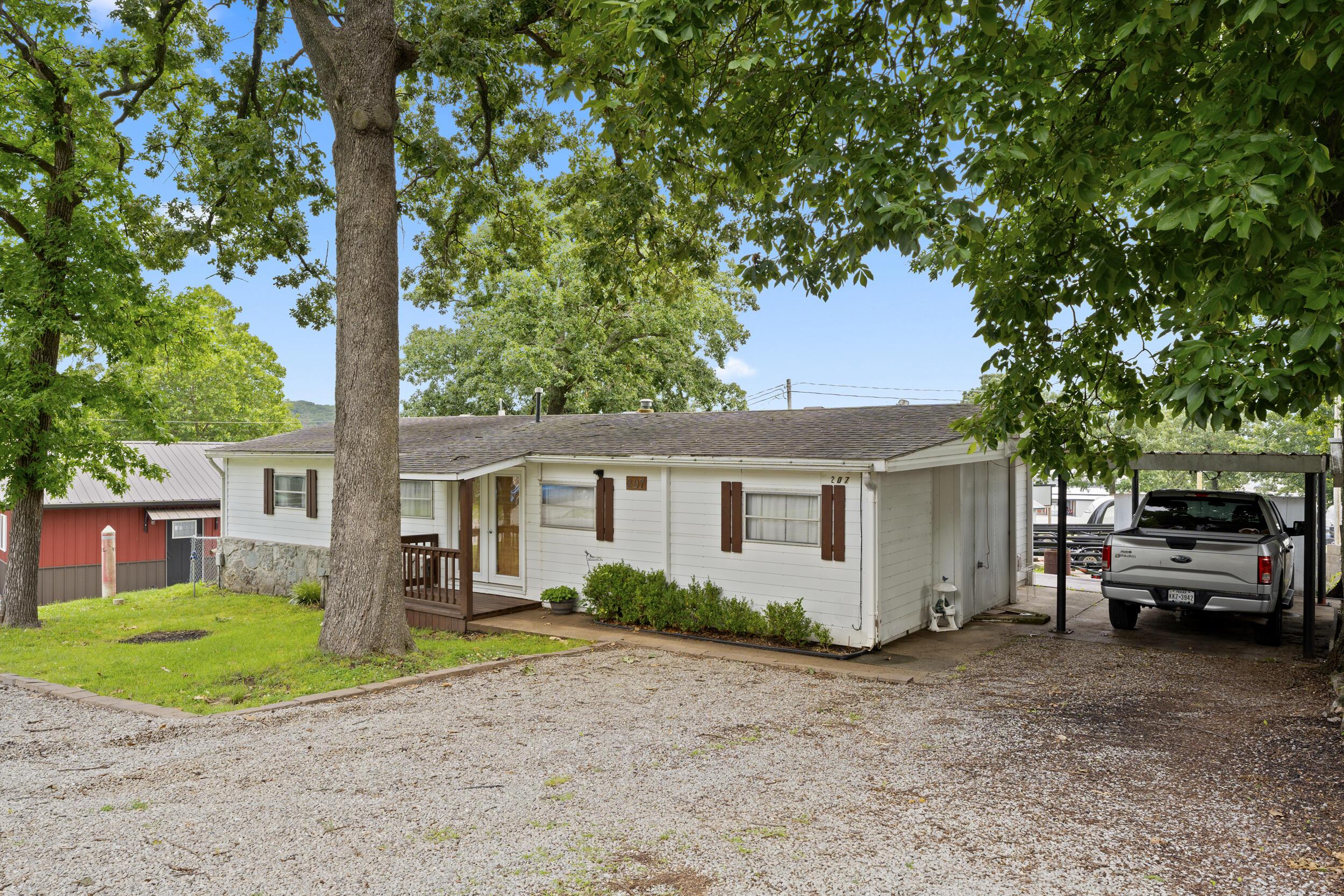 Image 2: Front/carport