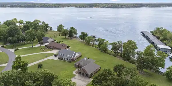 Image 3: Grand lake Views
