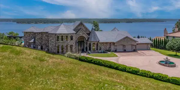 452255 Eagle Bluff Drive