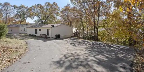 Image 4: Driveway