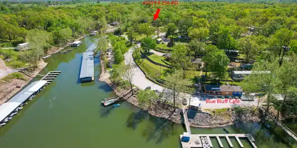 Image 4: Amazing Location!!