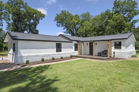 903 W 7th Street