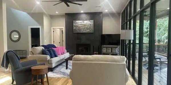 Image 3: Casual living