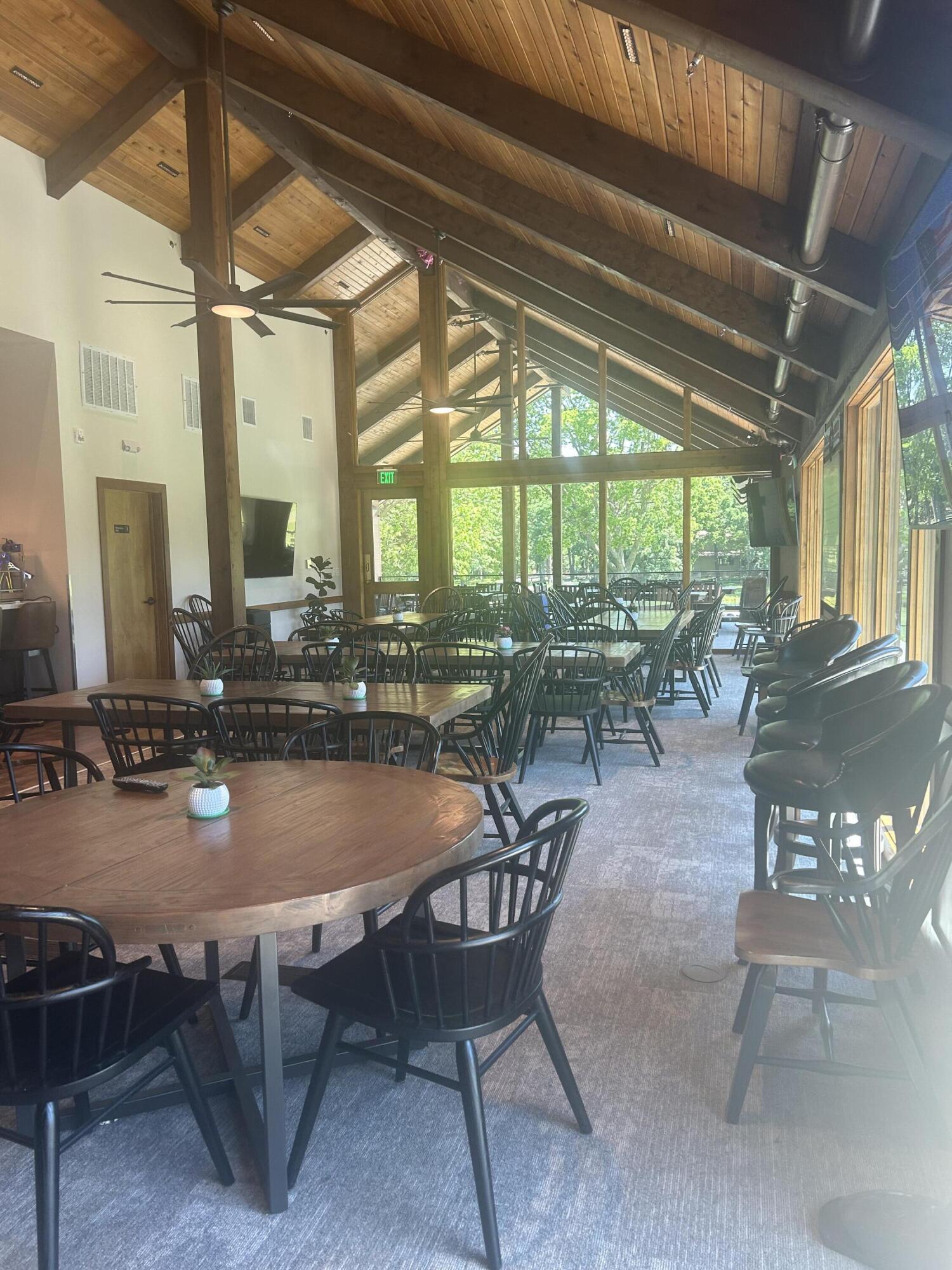Image 4: Golf Dining