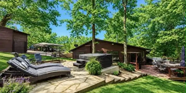 Image 4: Yard