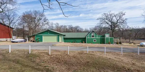 Image 3: well maintained property