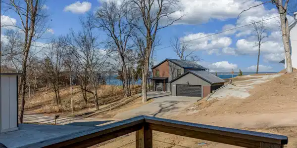 Image 2: 88 Circle Drive-45