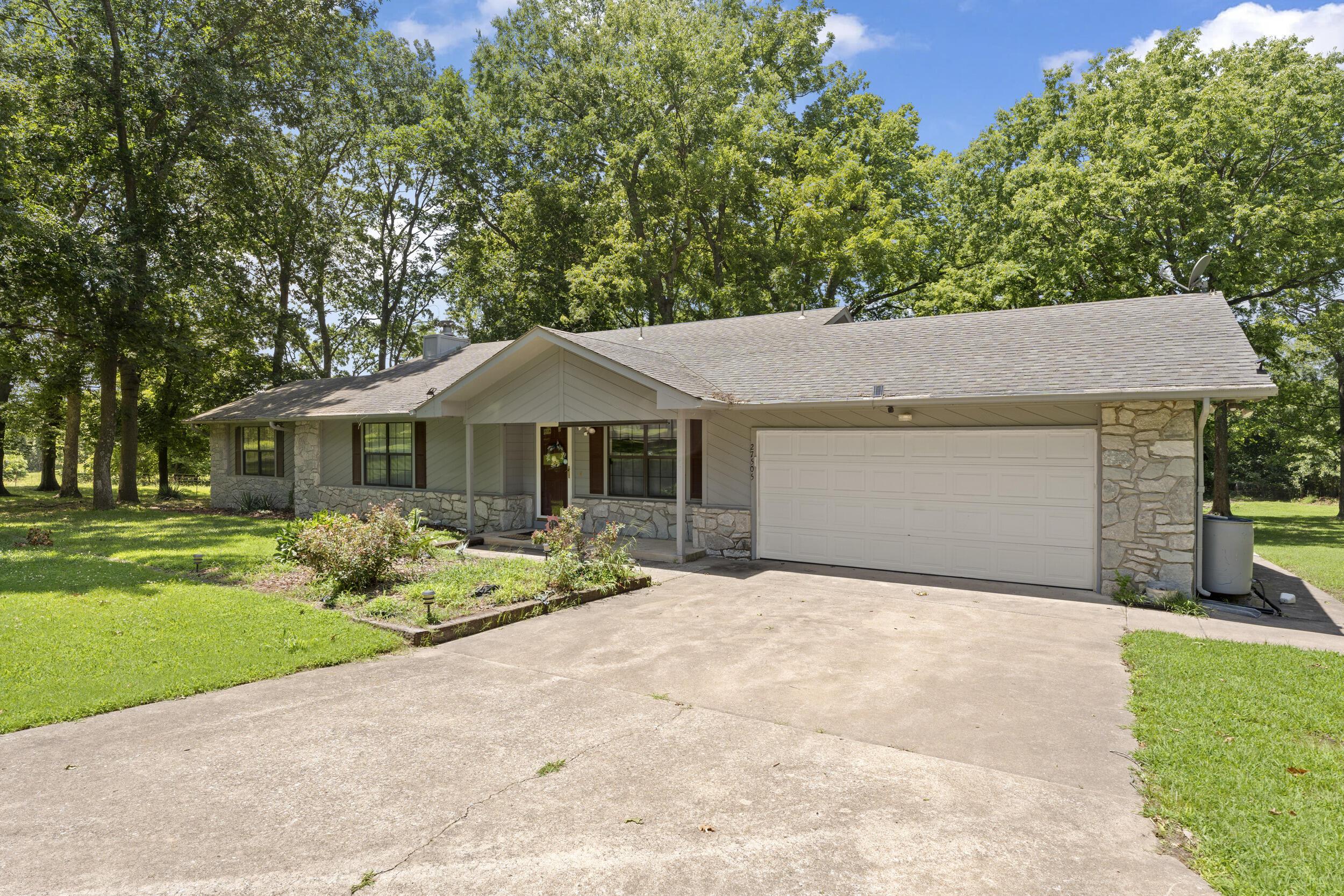 Image 2: Front Exterior & Driveway