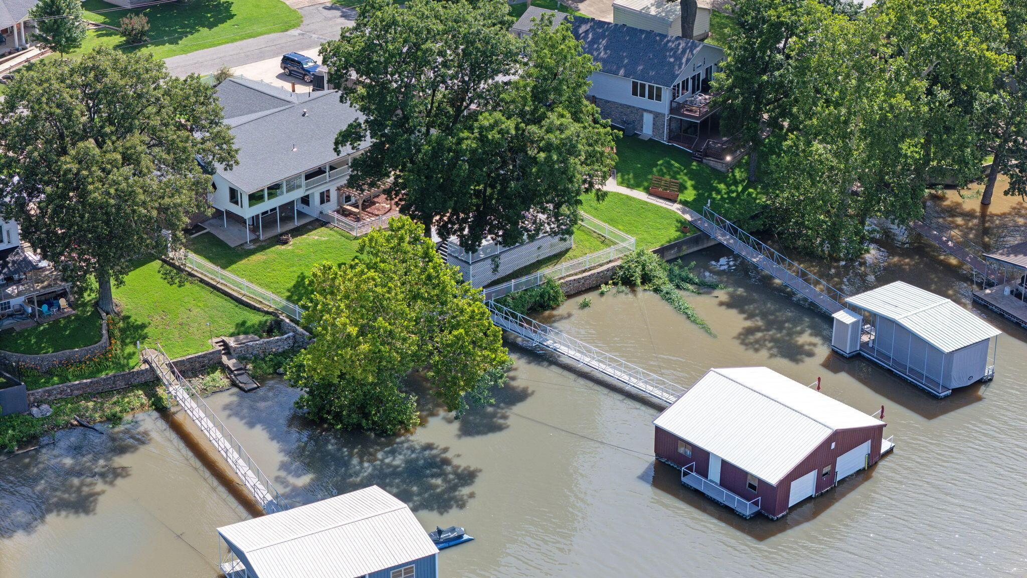 Image 3: Aerial Lakefront View