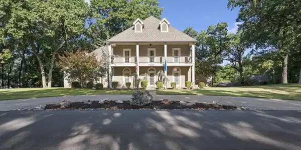 Image 3: Front