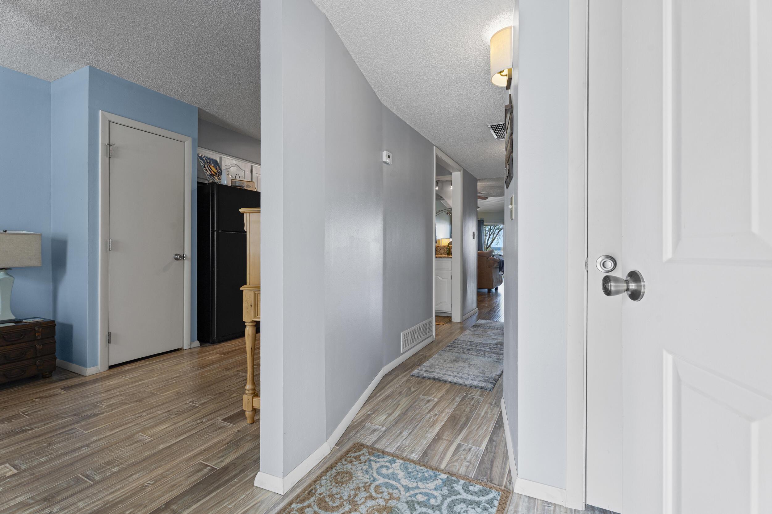 Image 4: ENTRY