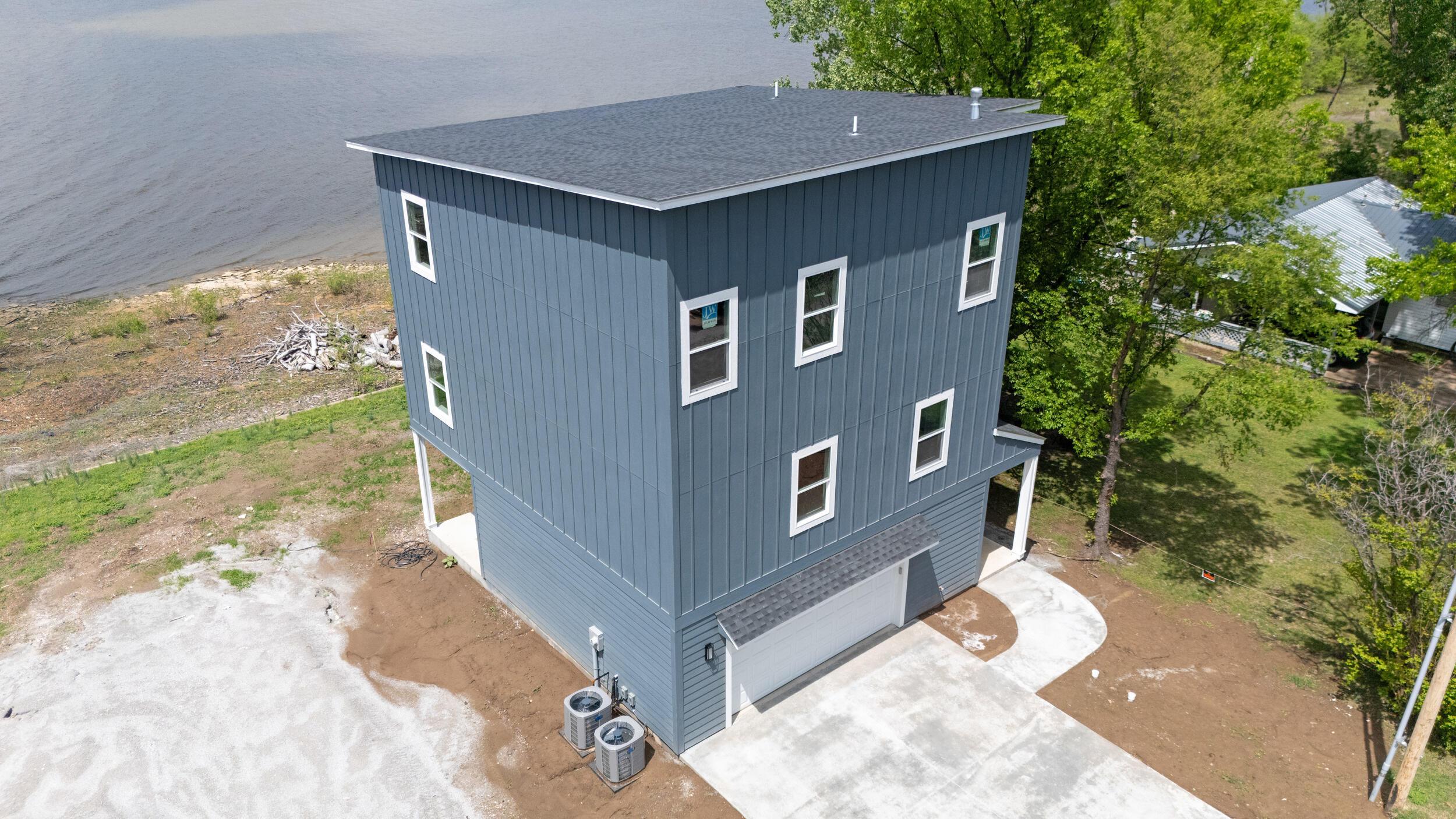 Image 4: Front