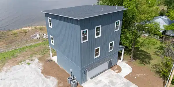 Image 4: Front