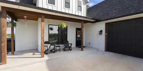Image 4: Exterior